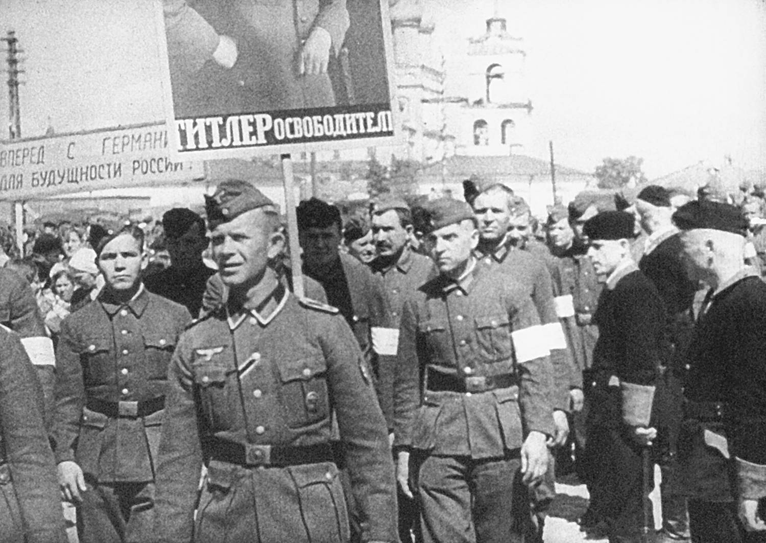 Роа вов. Парад РОА Псков 1943. РОА власовцы. 22 Июня 1943 г парад РОА В Пскове.